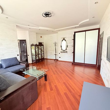 Светлая Квартира Leilighet Odessa Eksteriør bilde